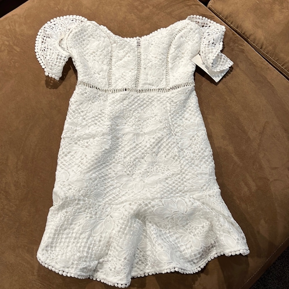 Hello molly white dress! Neve worn! Tags still on!